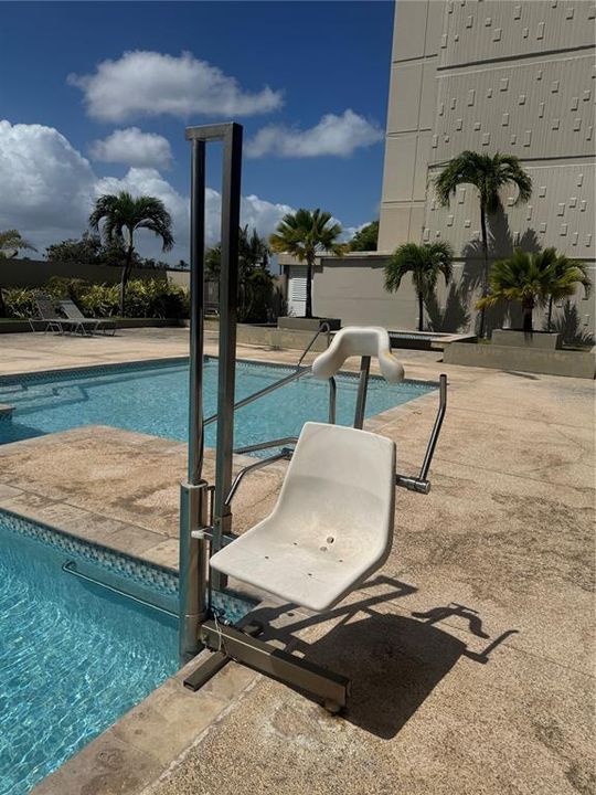 出租: $2,800 (2 贝兹, 1 浴室, 999 平方英尺)