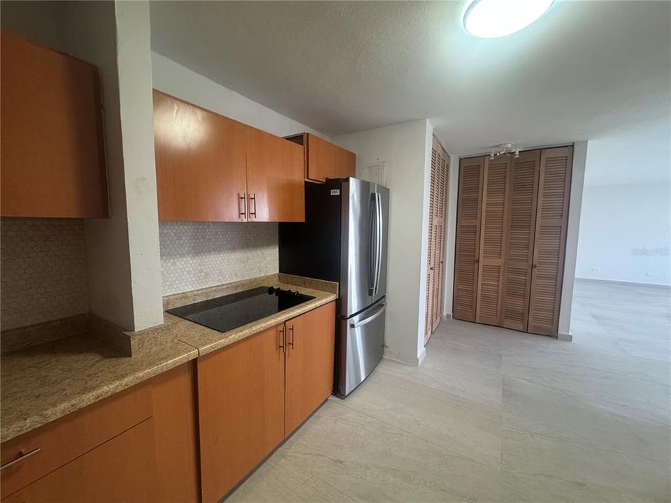 出租: $2,800 (2 贝兹, 1 浴室, 999 平方英尺)