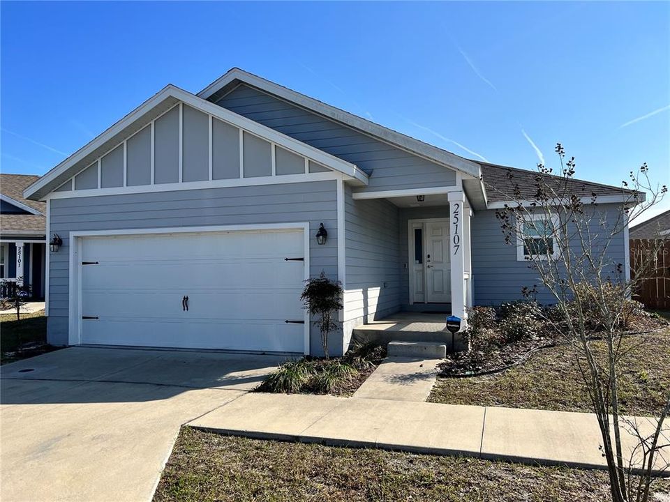 Recently Rented: $2,095 (3 beds, 2 baths, 1449 Square Feet)