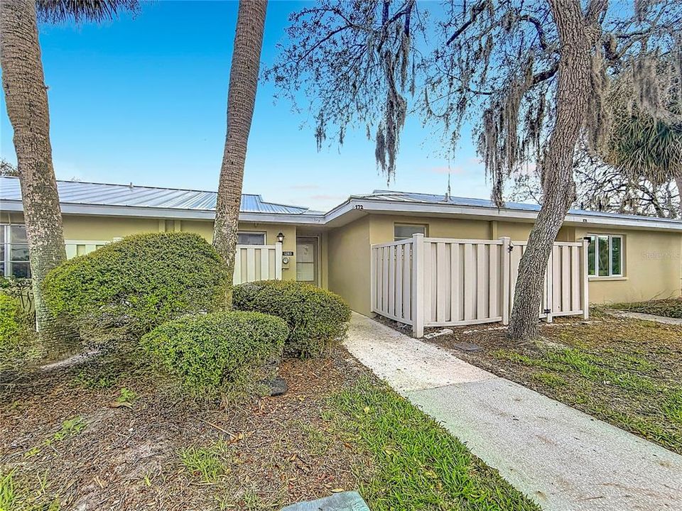 For Sale: $129,000 (1 beds, 1 baths, 900 Square Feet)