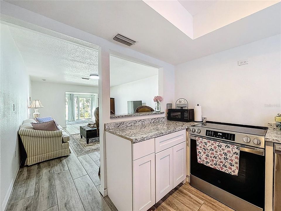 For Sale: $129,000 (1 beds, 1 baths, 900 Square Feet)