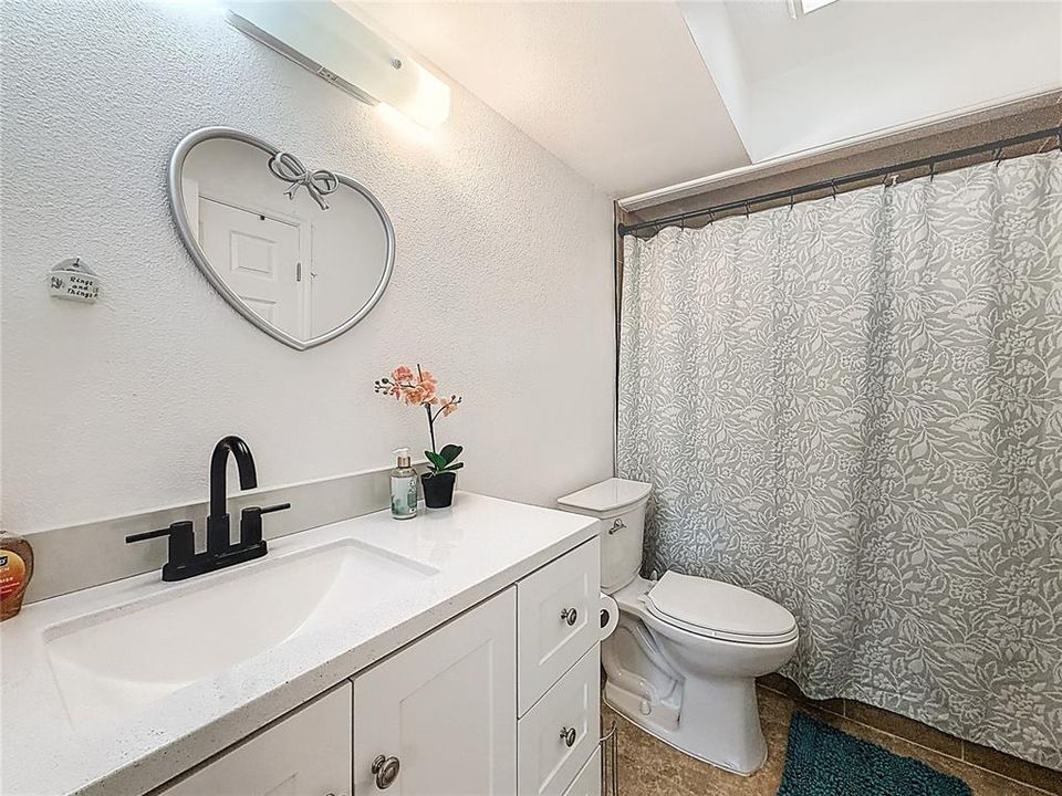 For Sale: $129,000 (1 beds, 1 baths, 900 Square Feet)