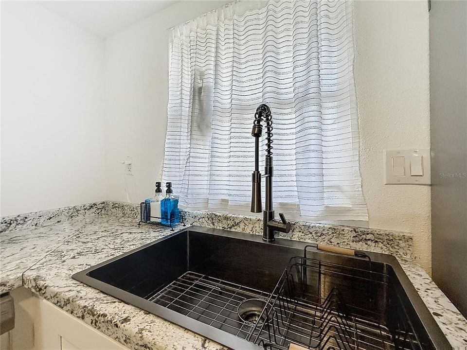 For Sale: $129,000 (1 beds, 1 baths, 900 Square Feet)