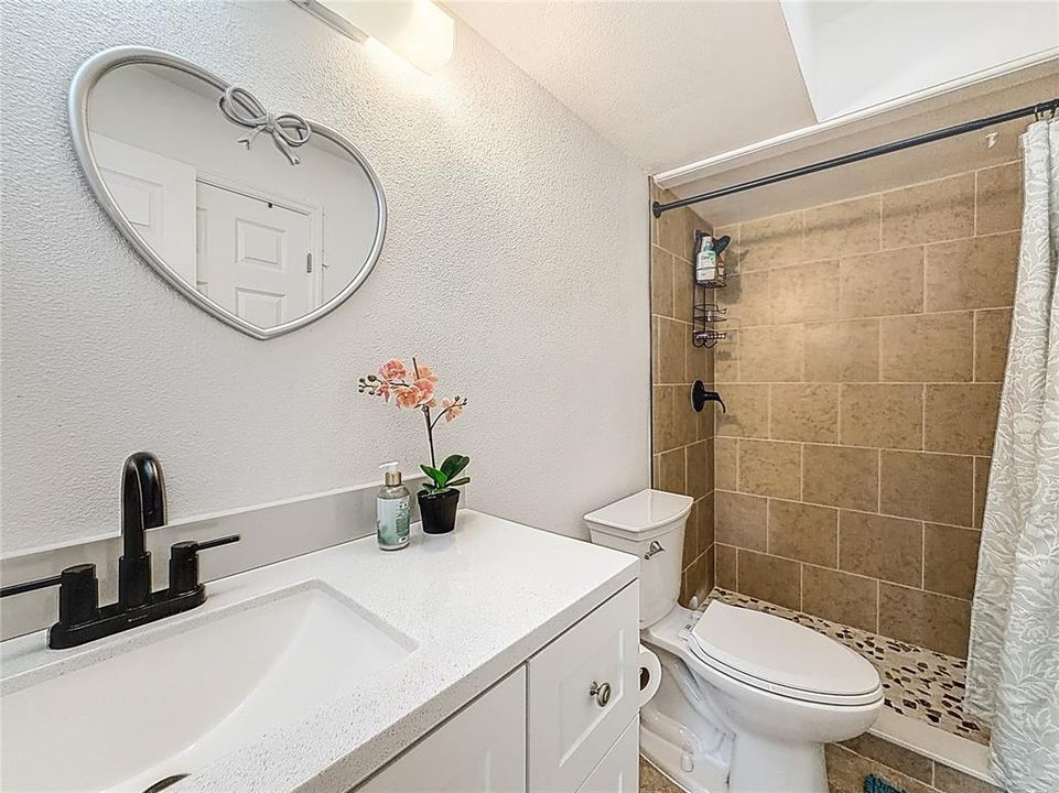 For Sale: $129,000 (1 beds, 1 baths, 900 Square Feet)