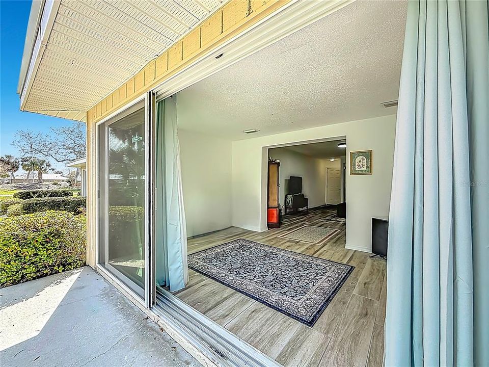 For Sale: $129,000 (1 beds, 1 baths, 900 Square Feet)