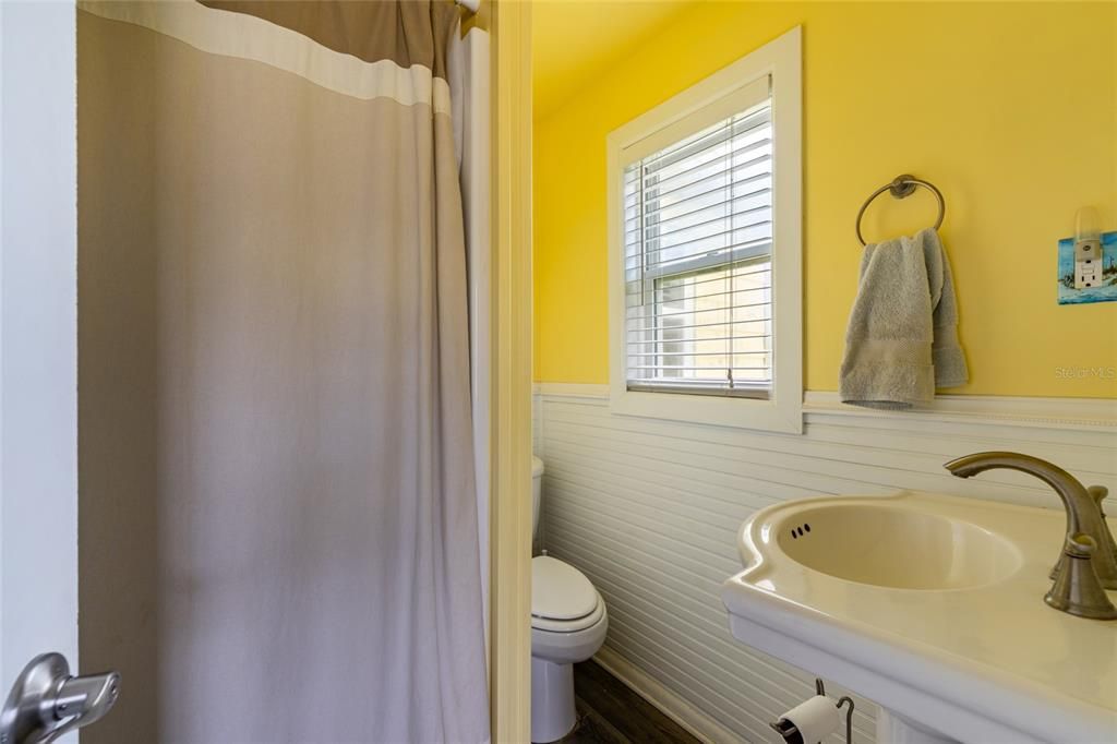 For Sale: $674,900 (1 beds, 1 baths, 864 Square Feet)