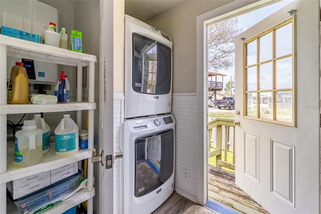 For Sale: $674,900 (1 beds, 1 baths, 864 Square Feet)