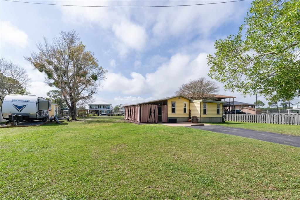 For Sale: $674,900 (1 beds, 1 baths, 864 Square Feet)