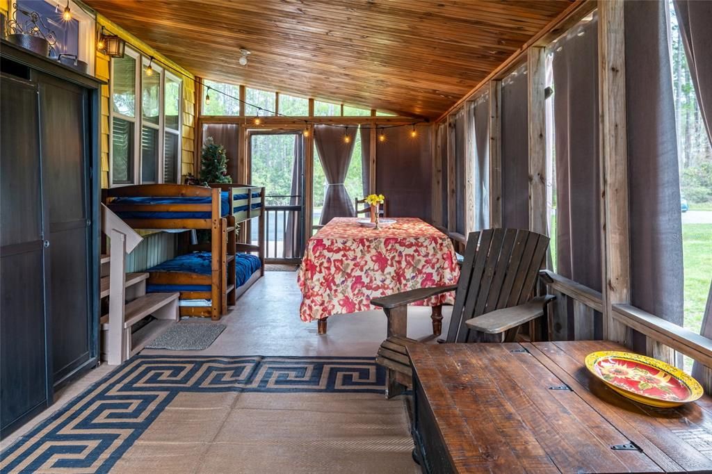 For Sale: $674,900 (1 beds, 1 baths, 864 Square Feet)