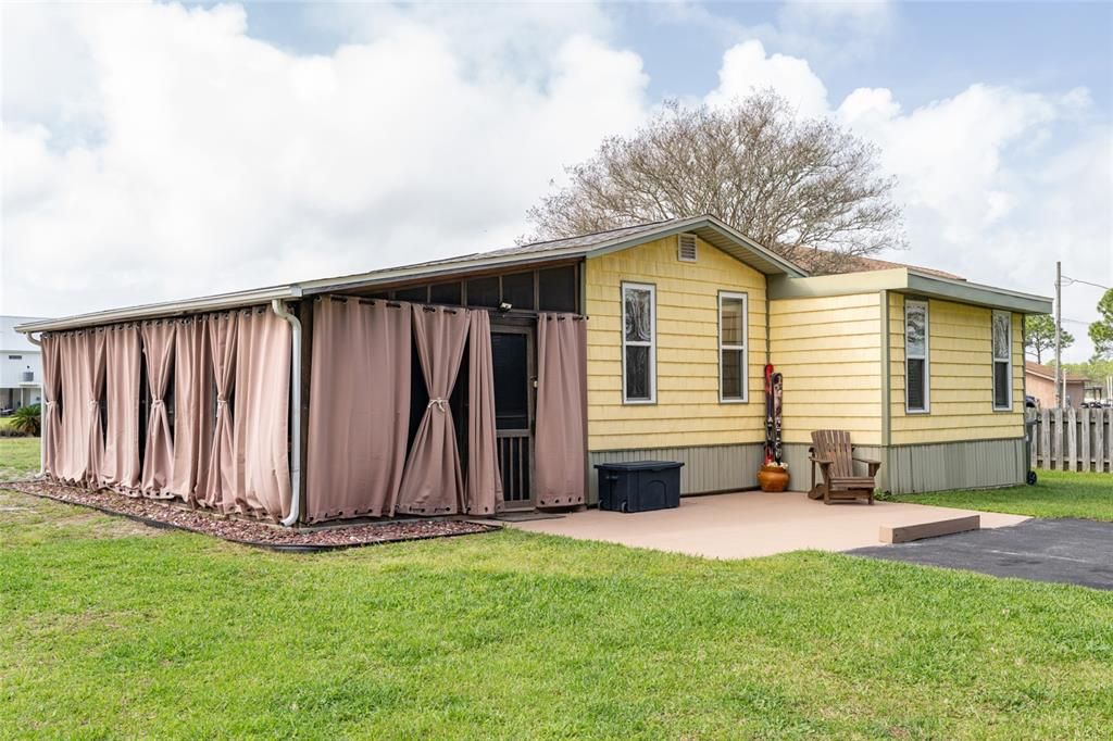 For Sale: $674,900 (1 beds, 1 baths, 864 Square Feet)