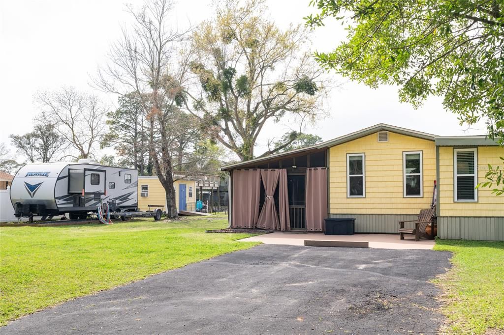 For Sale: $674,900 (1 beds, 1 baths, 864 Square Feet)