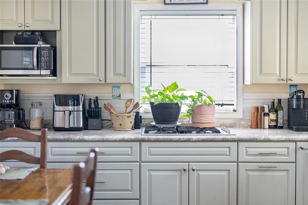 For Sale: $674,900 (1 beds, 1 baths, 864 Square Feet)