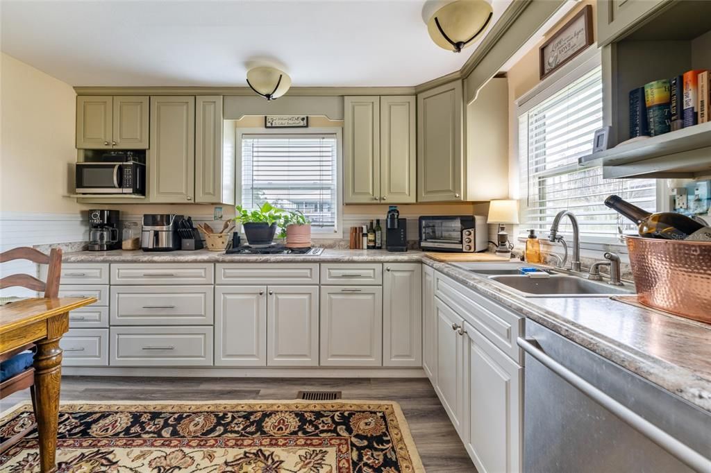 For Sale: $674,900 (1 beds, 1 baths, 864 Square Feet)