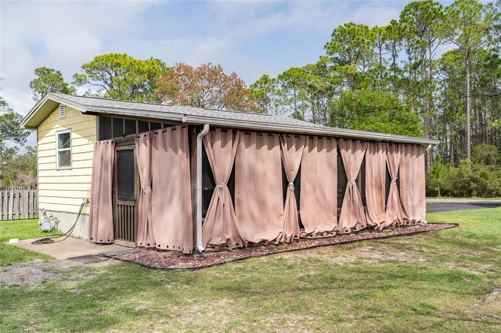 For Sale: $674,900 (1 beds, 1 baths, 864 Square Feet)