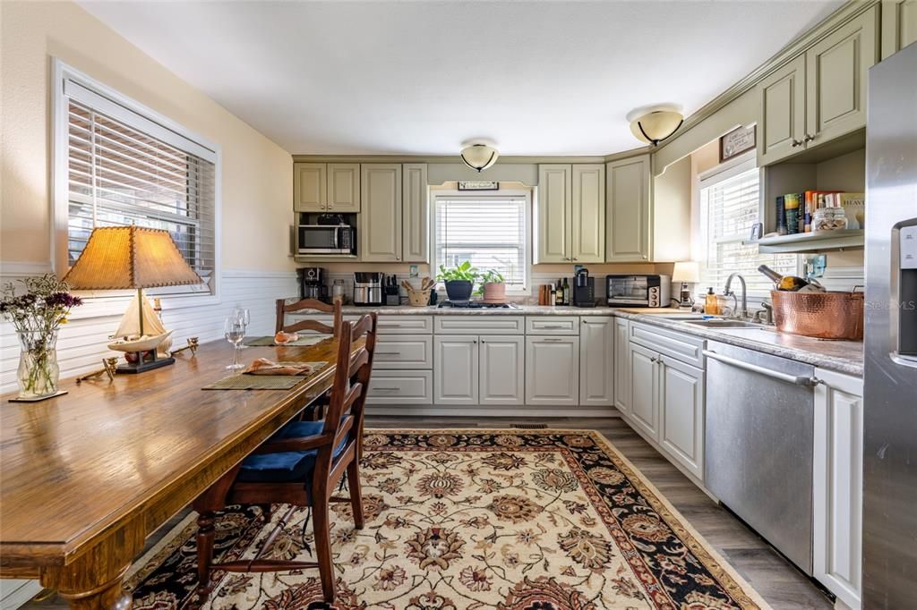 For Sale: $674,900 (1 beds, 1 baths, 864 Square Feet)