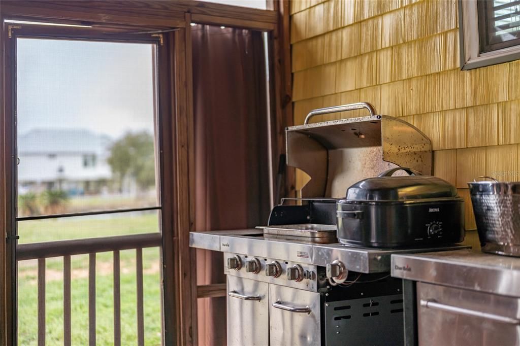 For Sale: $674,900 (1 beds, 1 baths, 864 Square Feet)