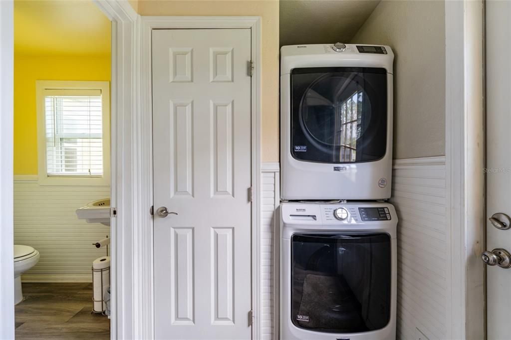 For Sale: $674,900 (1 beds, 1 baths, 864 Square Feet)