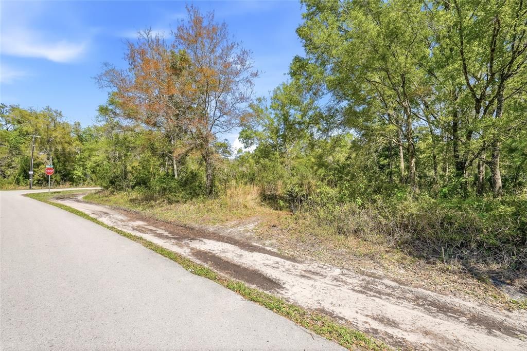 合同活跃: $22,000 (0.28 acres)