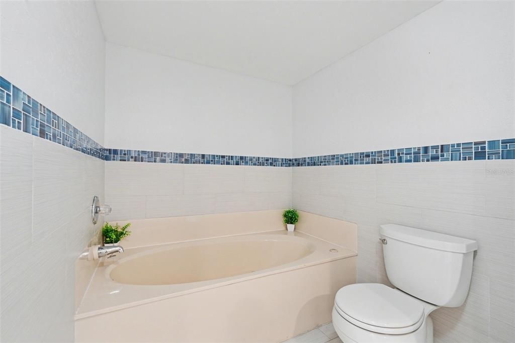 En Venta: $369,000 (2 camas, 2 baños, 1351 Pies cuadrados)