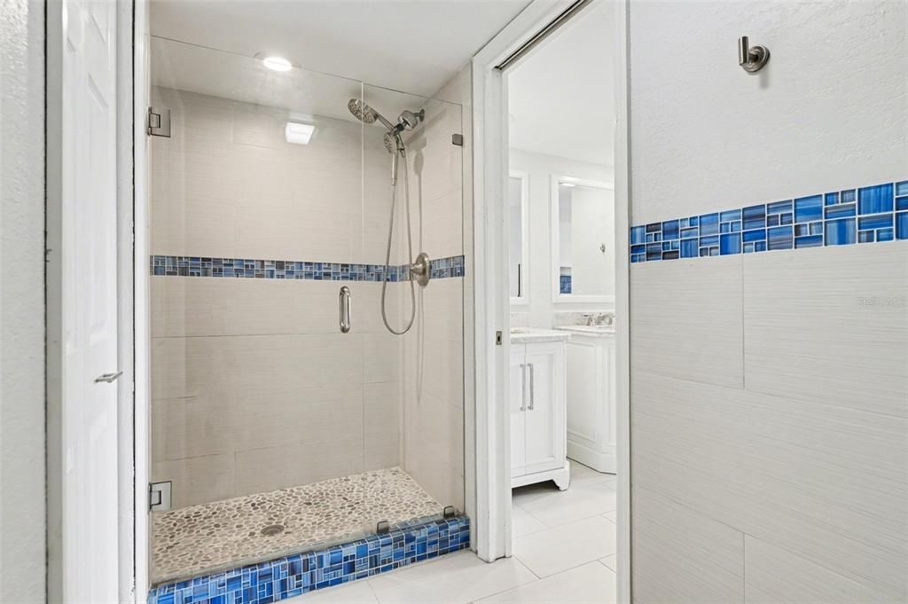 En Venta: $369,000 (2 camas, 2 baños, 1351 Pies cuadrados)