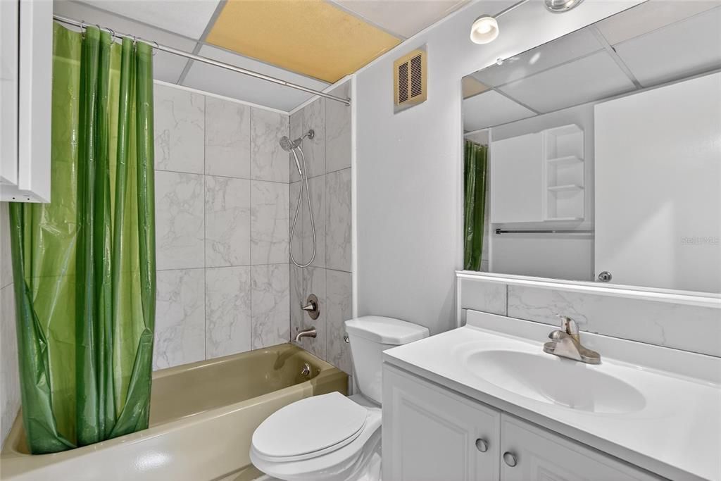 For Sale: $140,000 (2 beds, 2 baths, 900 Square Feet)