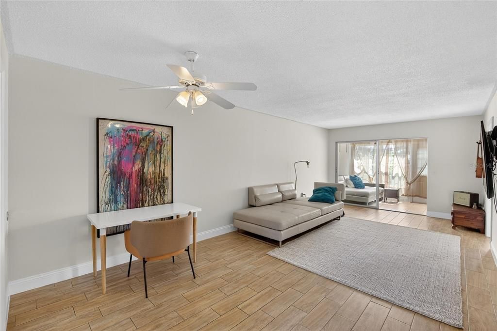 For Sale: $140,000 (2 beds, 2 baths, 900 Square Feet)