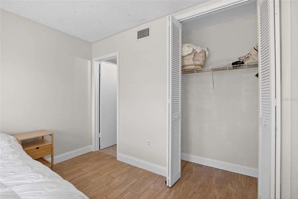 For Sale: $140,000 (2 beds, 2 baths, 900 Square Feet)