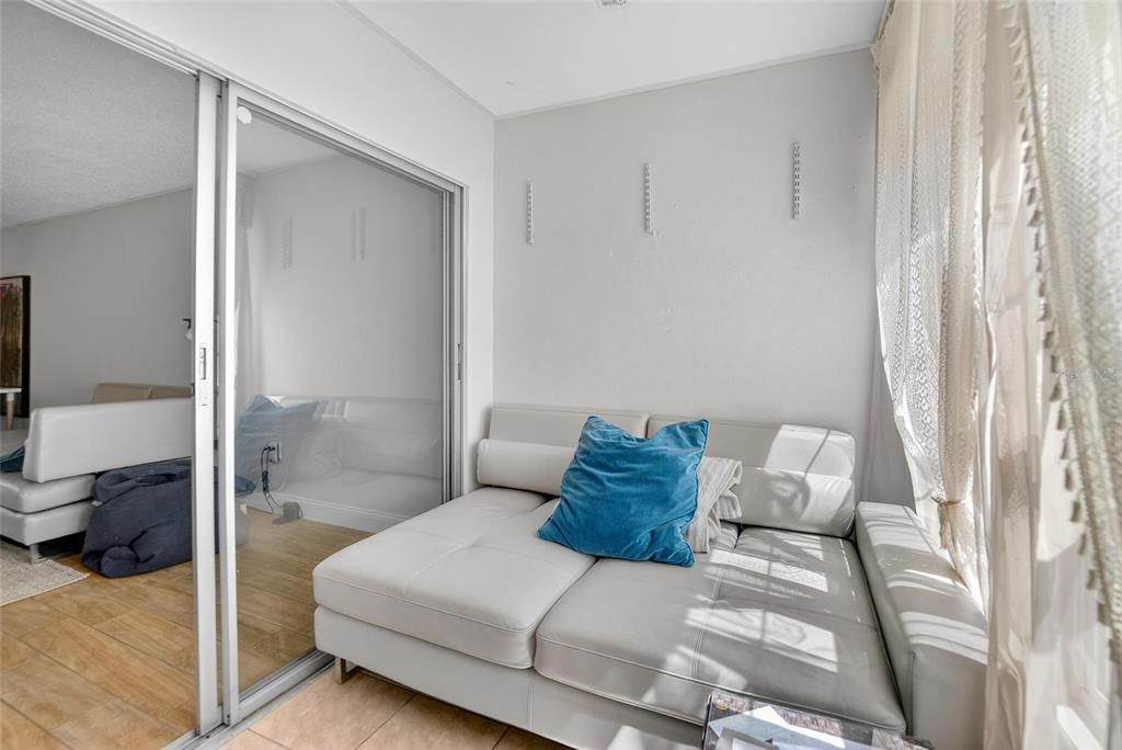 For Sale: $140,000 (2 beds, 2 baths, 900 Square Feet)