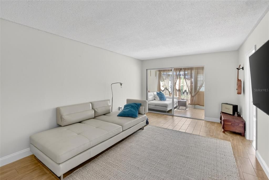 For Sale: $140,000 (2 beds, 2 baths, 900 Square Feet)