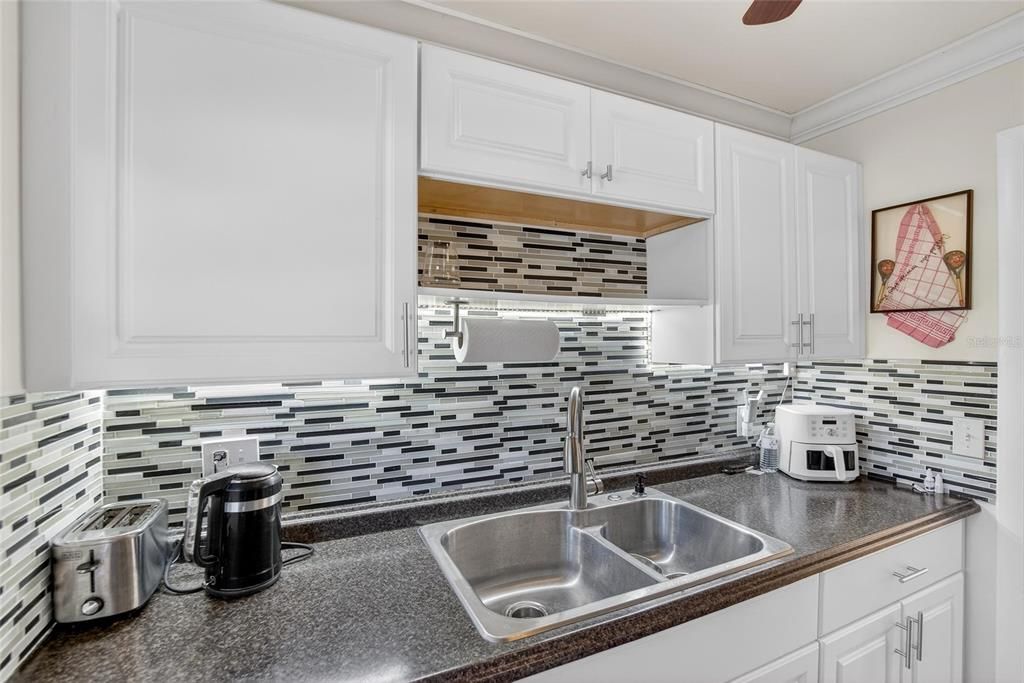 For Sale: $140,000 (2 beds, 2 baths, 900 Square Feet)