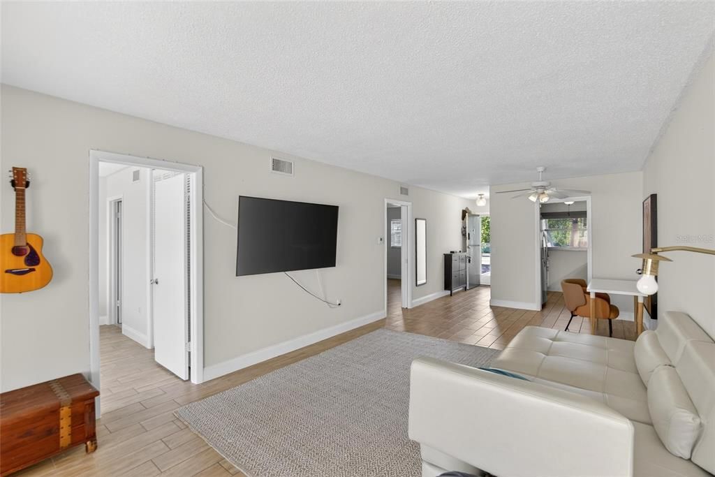 For Sale: $140,000 (2 beds, 2 baths, 900 Square Feet)