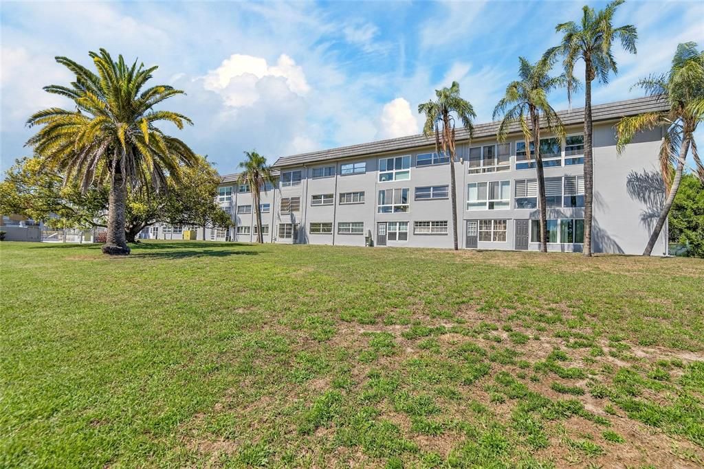 For Sale: $140,000 (2 beds, 2 baths, 900 Square Feet)