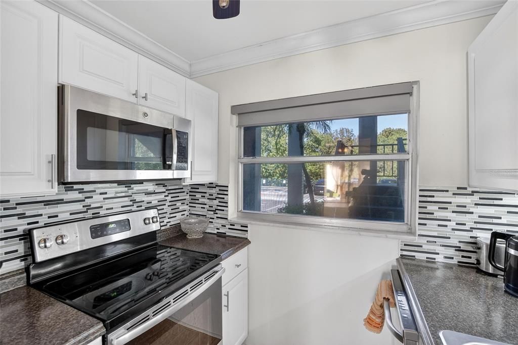 For Sale: $140,000 (2 beds, 2 baths, 900 Square Feet)