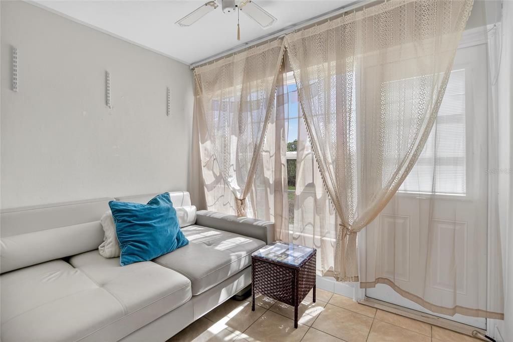 For Sale: $140,000 (2 beds, 2 baths, 900 Square Feet)