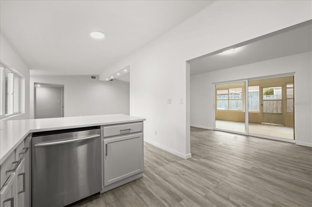En Venta: $480,000 (4 camas, 3 baños, 2012 Pies cuadrados)