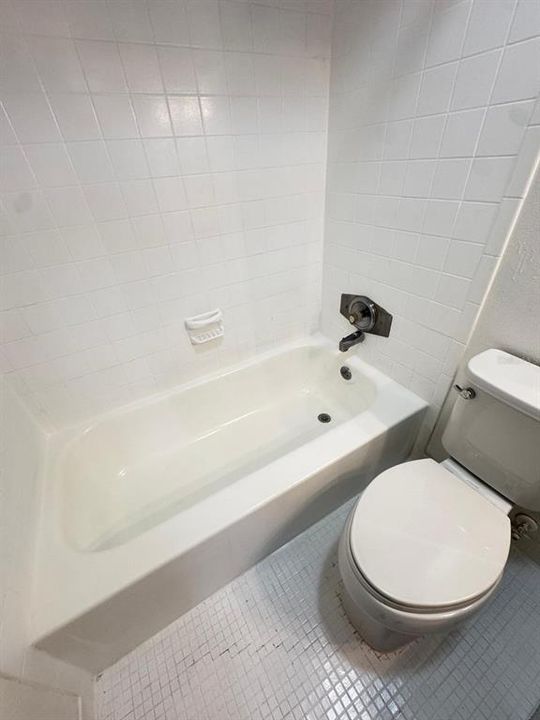 For Rent: $1,450 (2 beds, 1 baths, 885 Square Feet)