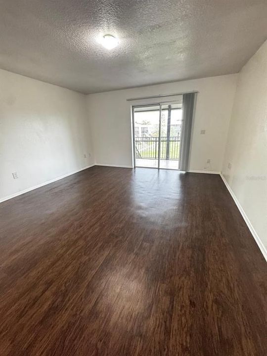 For Rent: $1,450 (2 beds, 1 baths, 885 Square Feet)