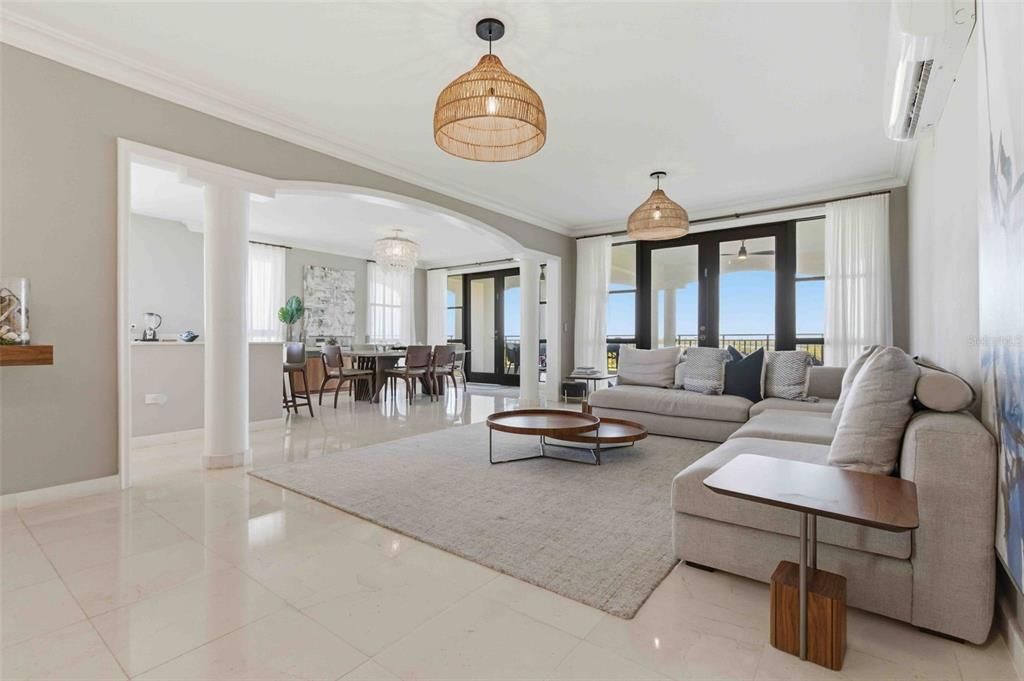 En Venta: $2,199,000 (4 camas, 4 baños, 2696 Pies cuadrados)