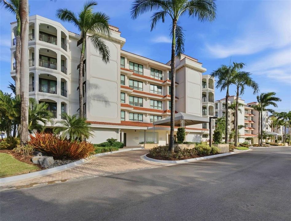 En Venta: $2,199,000 (4 camas, 4 baños, 2696 Pies cuadrados)