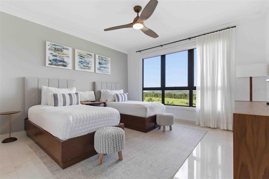 En Venta: $2,199,000 (4 camas, 4 baños, 2696 Pies cuadrados)
