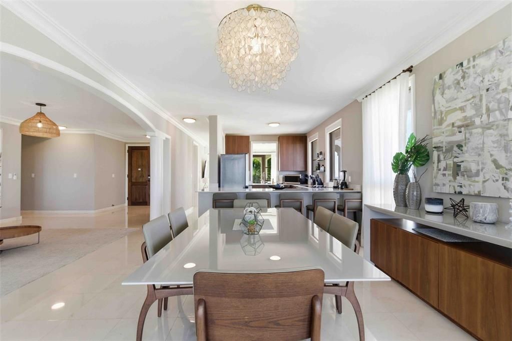 En Venta: $2,199,000 (4 camas, 4 baños, 2696 Pies cuadrados)