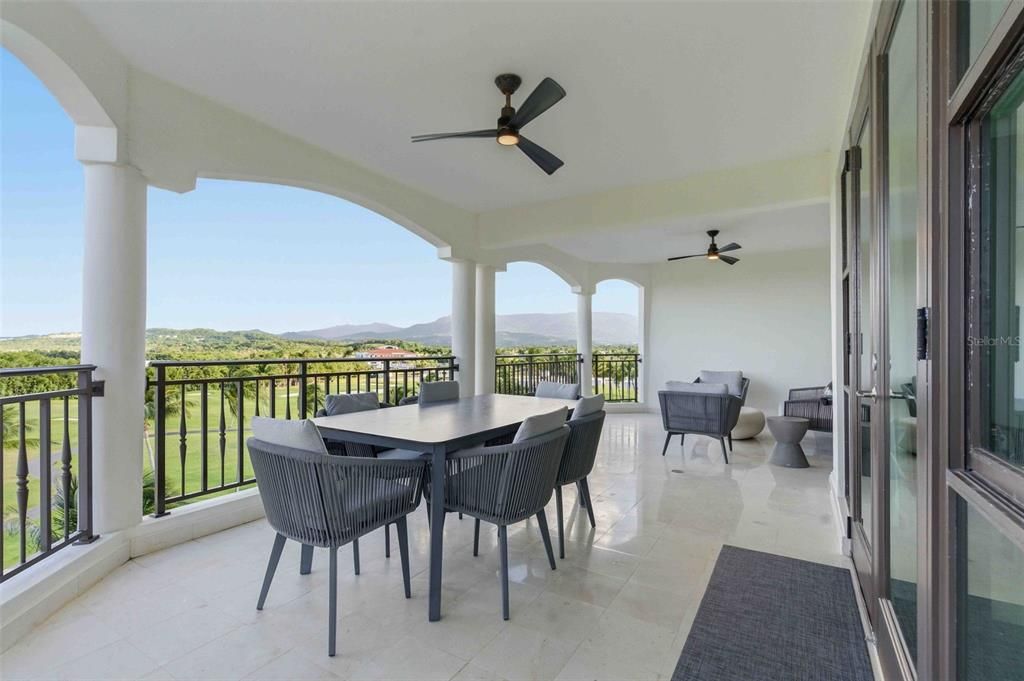 En Venta: $2,199,000 (4 camas, 4 baños, 2696 Pies cuadrados)