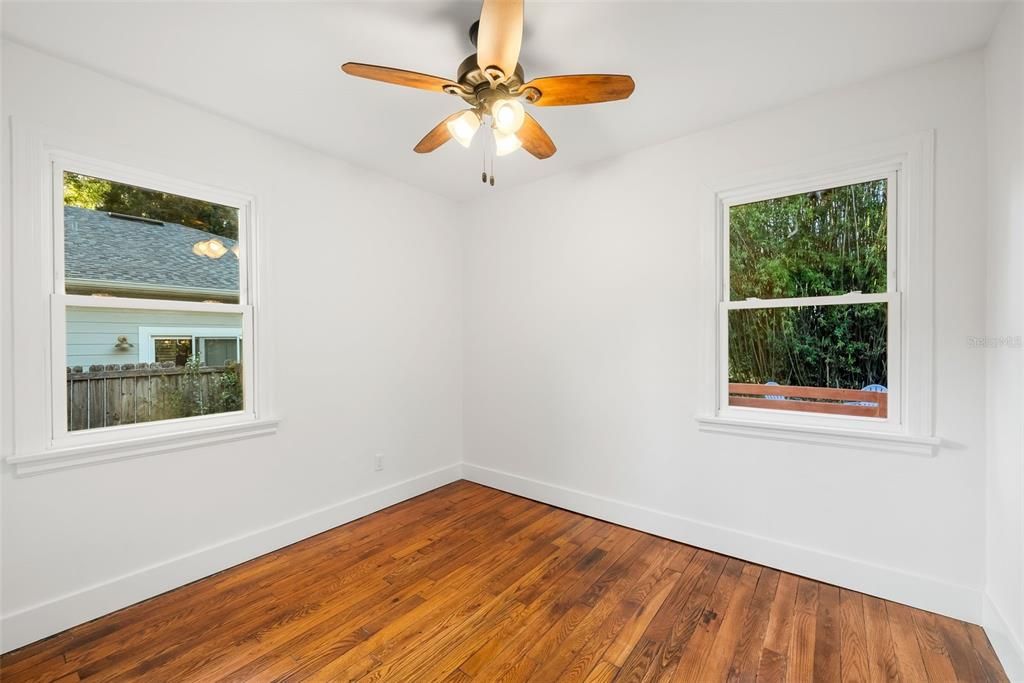 На продажу: $275,000 (3 спален, 1 ванн, 850 Квадратных фут)