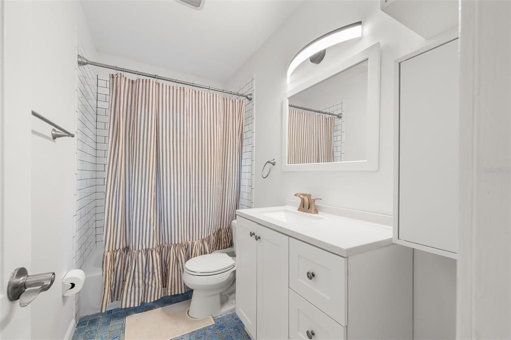 На продажу: $275,000 (3 спален, 1 ванн, 850 Квадратных фут)