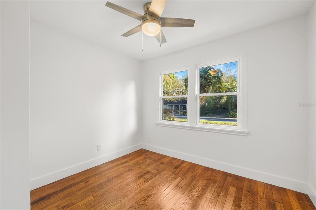 На продажу: $275,000 (3 спален, 1 ванн, 850 Квадратных фут)