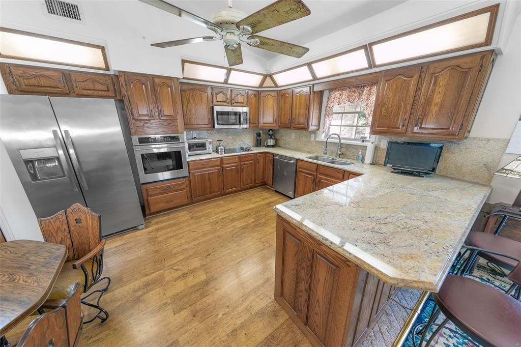 На продажу: $759,900 (3 спален, 2 ванн, 2127 Квадратных фут)