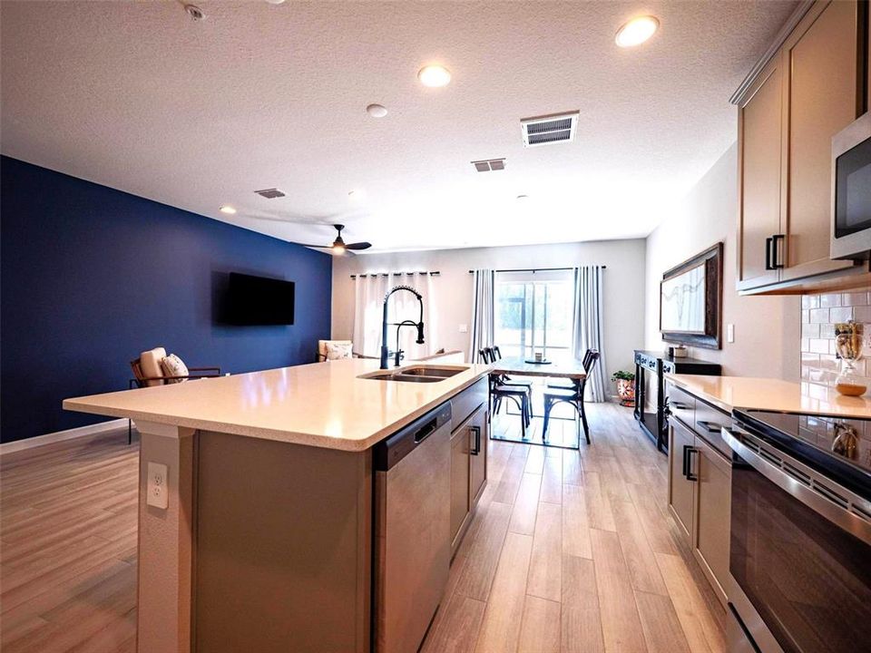 Active With Contract: $339,500 (3 beds, 2 baths, 1587 Square Feet)