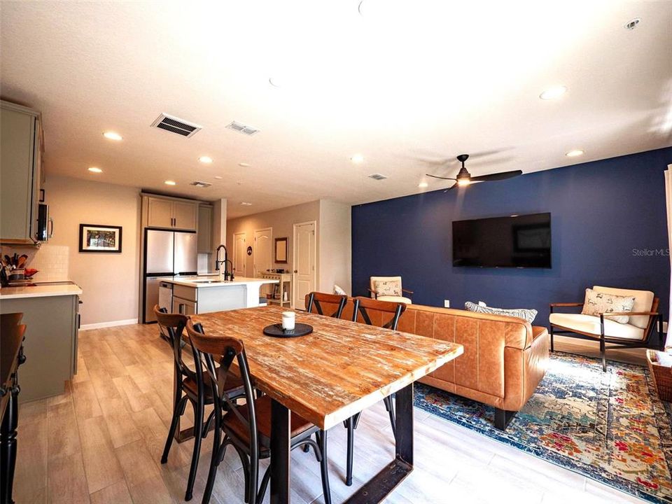 Active With Contract: $339,500 (3 beds, 2 baths, 1587 Square Feet)