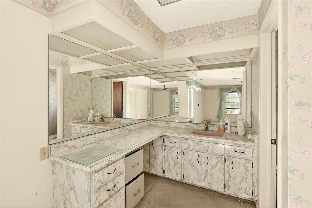 На продажу: $725,000 (3 спален, 3 ванн, 1952 Квадратных фут)