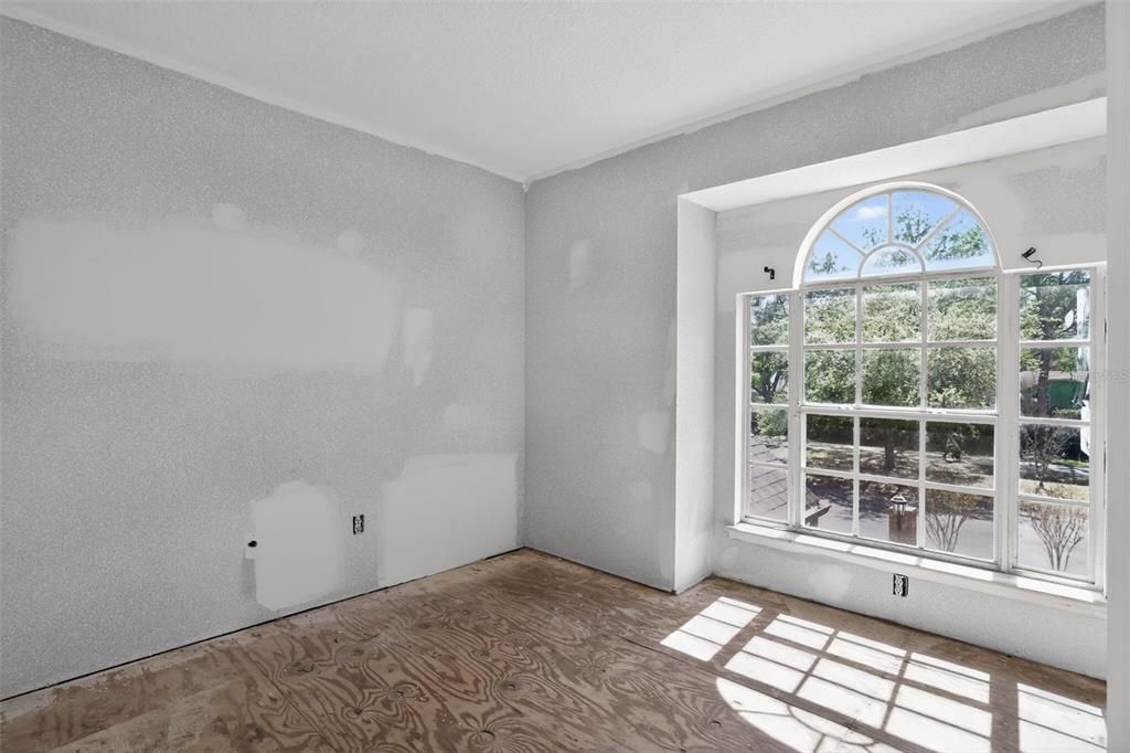 Под контрактом: $460,000 (4 спален, 2 ванн, 2303 Квадратных фут)